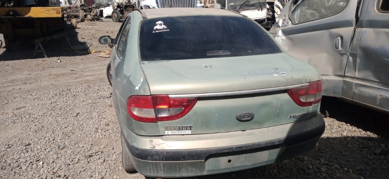 Renault MEGANE 2004    EN DESARME